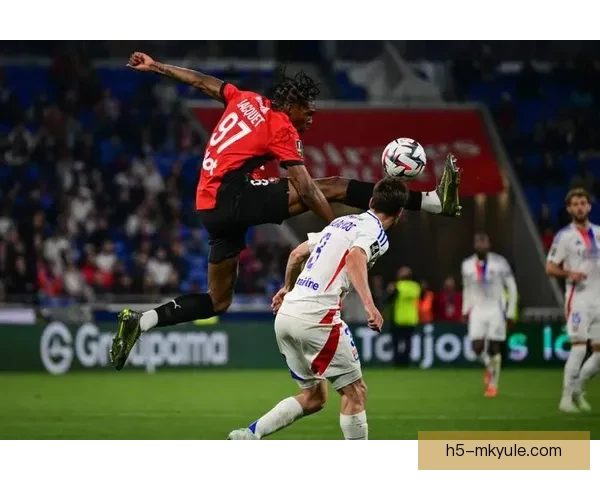 官方宣布雷恩主帅贝耶下课因低迷